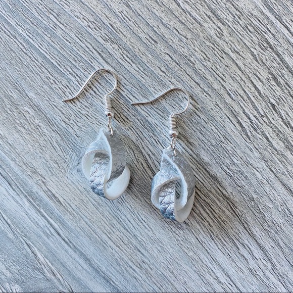 Jewelry - Knot Leather Earrings -Silver